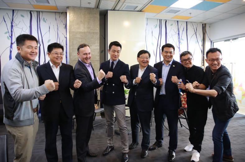 币圈富豪为何斥资4500万购买一根香蕉？水果摊老板称其价值仅两块五，背后原因是什么？